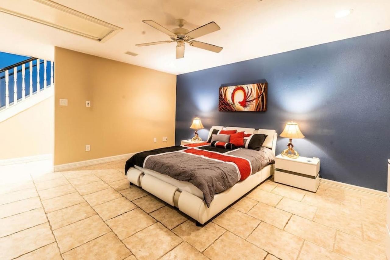 Huge 6 Bedroom With Pool, Spa, 85 Inch Tv, Game Room Houston Exterior photo