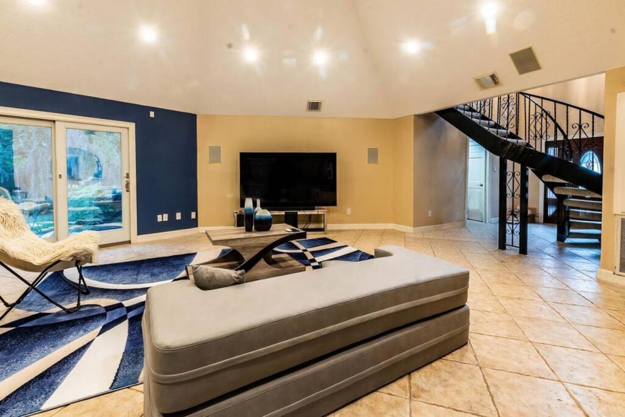 Huge 6 Bedroom With Pool, Spa, 85 Inch Tv, Game Room Houston Exterior photo